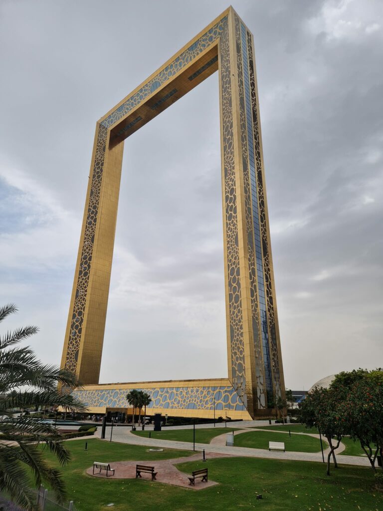 kreuzfahrt-anker_AIDAcosma_Transorient_dubai_Frame_außen