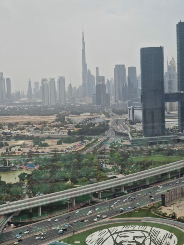 kreuzfahrt-anker_AIDAcosma_Transorient_dubai_Skyline