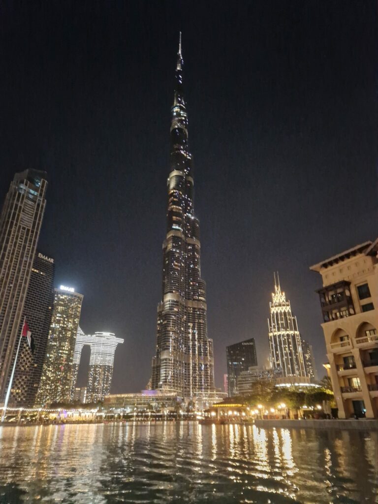 kreuzfahrt-anker_AIDAcosma_Transorient_dubai_burjkhalifa